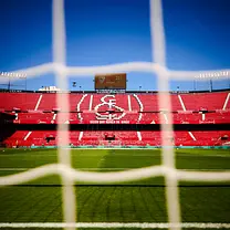 FC Sevilla: Stadiontour durch das Ramón-Sánchez-Pizjuán-Stadion mit Audioguide und Zugang zum Spielfeld