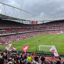 Arsenal FC Fußballspiel mit Spieltagsgastfreundschaft im Emirates Stadium