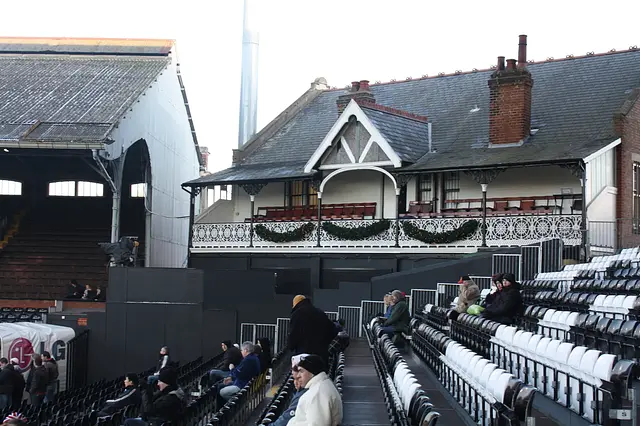 Craven Cottage : les tribunes