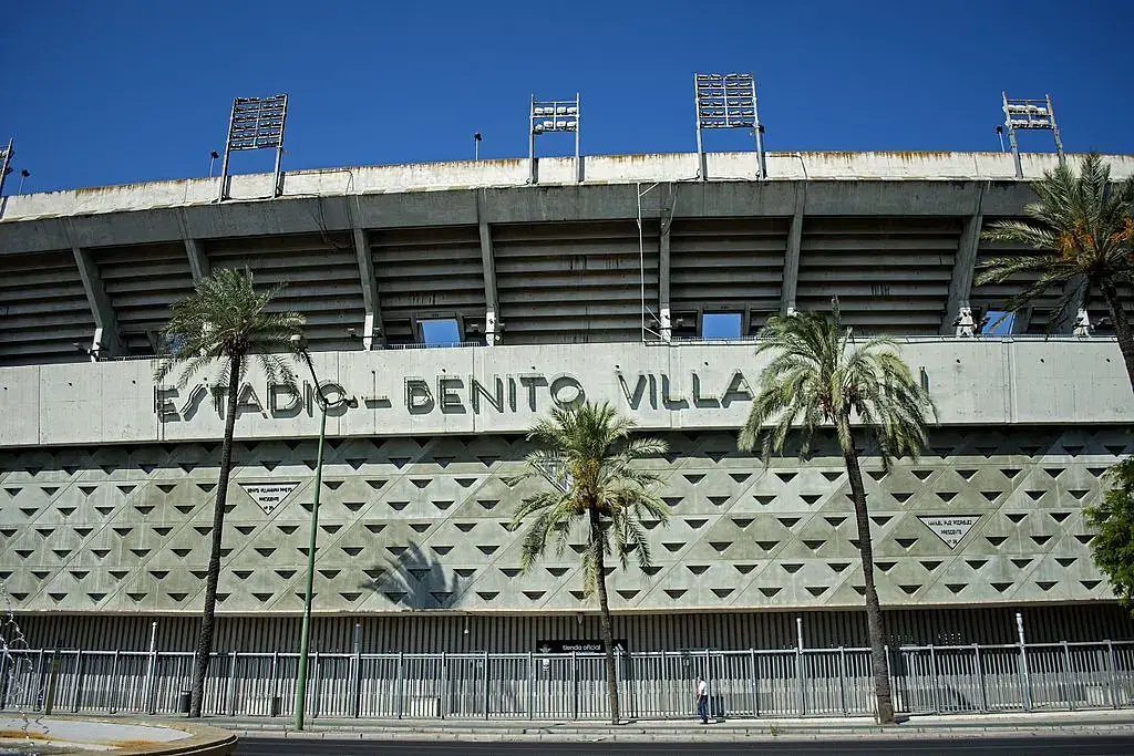 Estadio Benito Villamarín : l'extérieur du stade