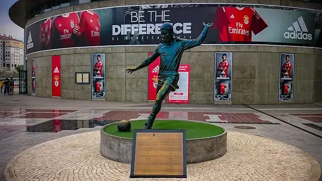 Estádio da Luz: die Eusébio-Statue