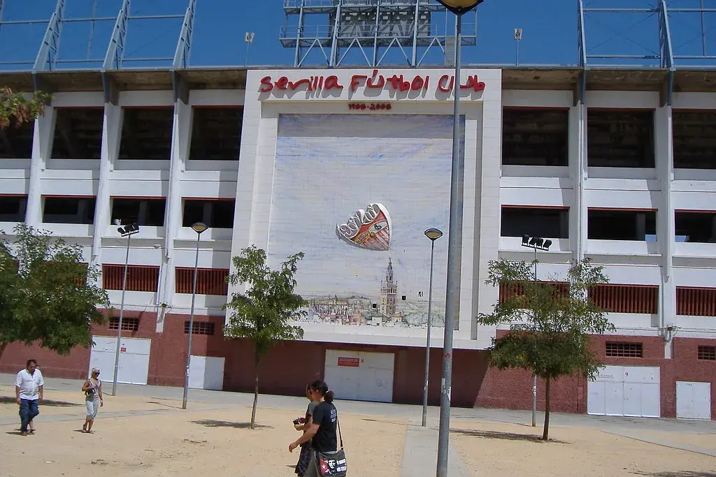 Estadio Ramón Sánchez Pizjuán : l'extérieur du stade