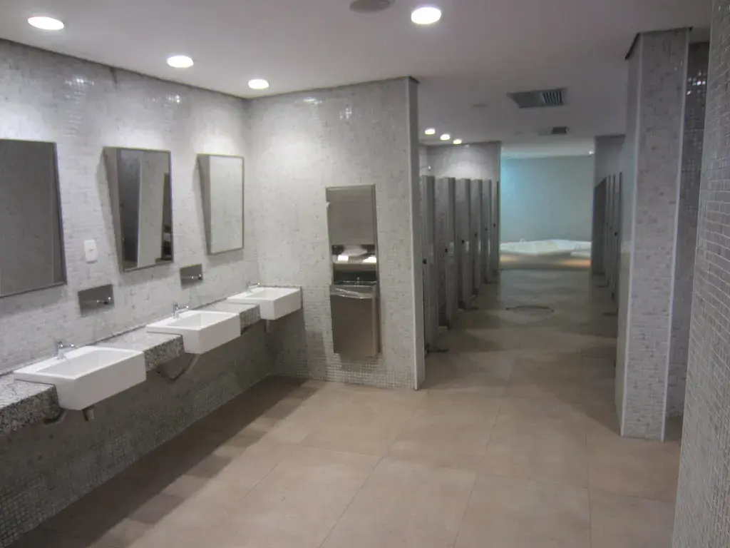 Maracanã : les douches du vestiaire