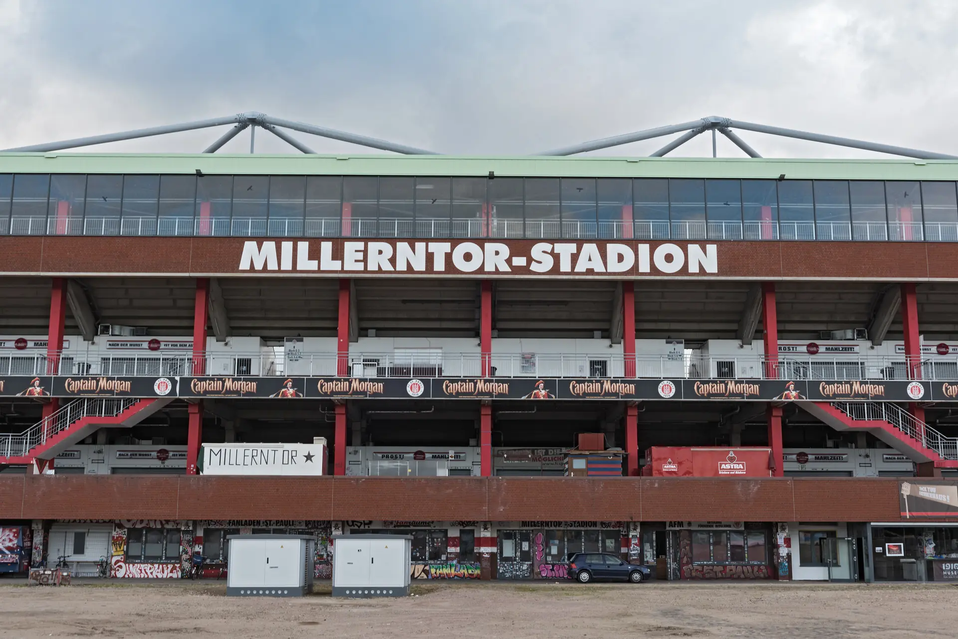 Millerntor-Stadion: outside the ground