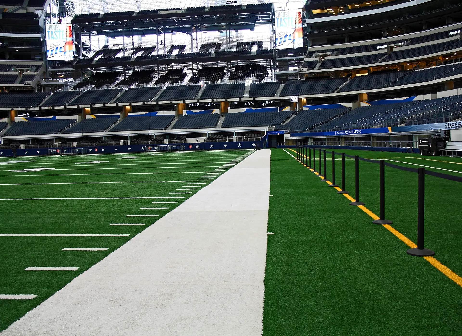 AT&T Stadium: the pitch