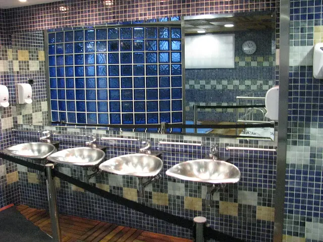 Estadio Santiago Bernabéu: the dressing room showers