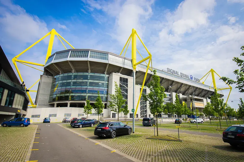Signal Iduna Park: the stadium from outside