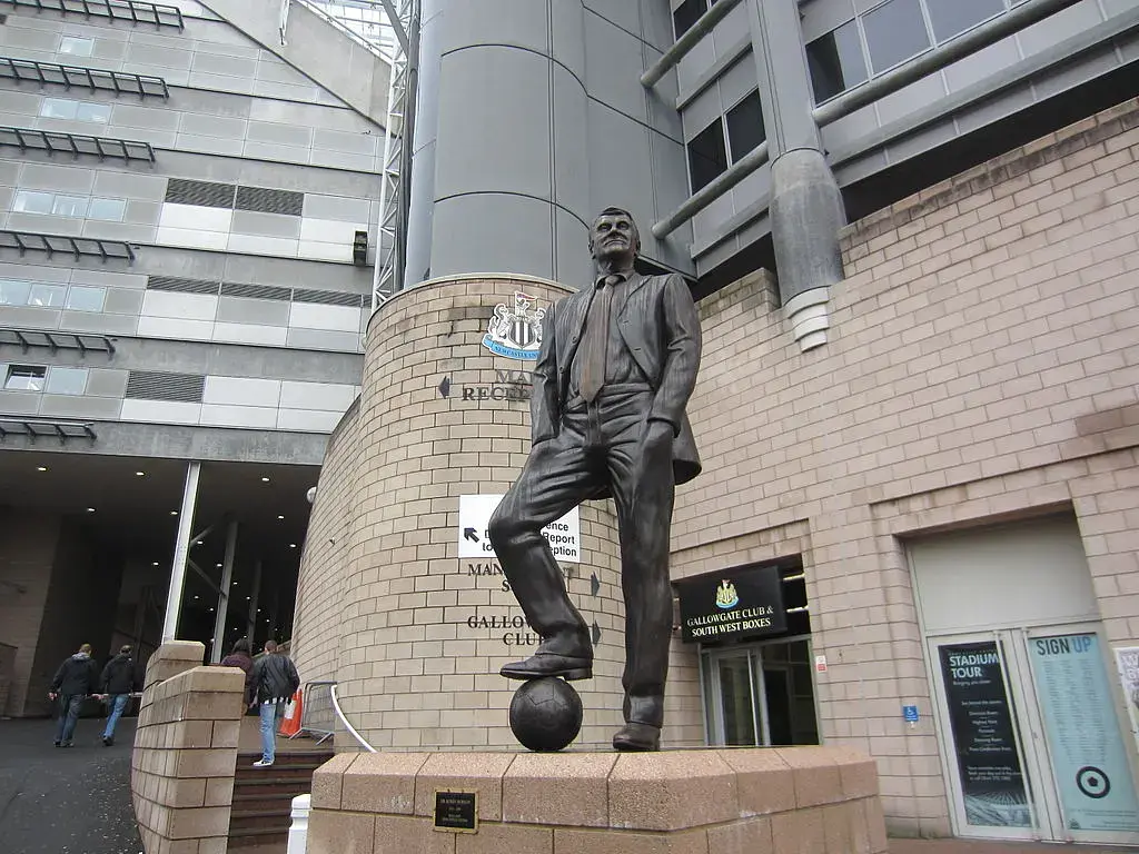 St James' Park : une statue devant le stade