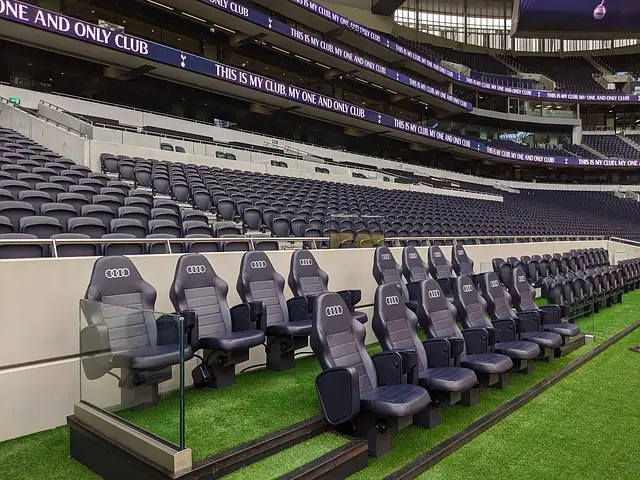 Tottenham Hotspur Stadium : le banc de touche